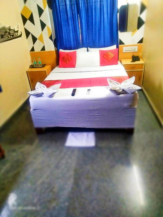 העיר בנגלור Oyo 75854 Hotel Harsha Residency מראה חיצוני תמונה